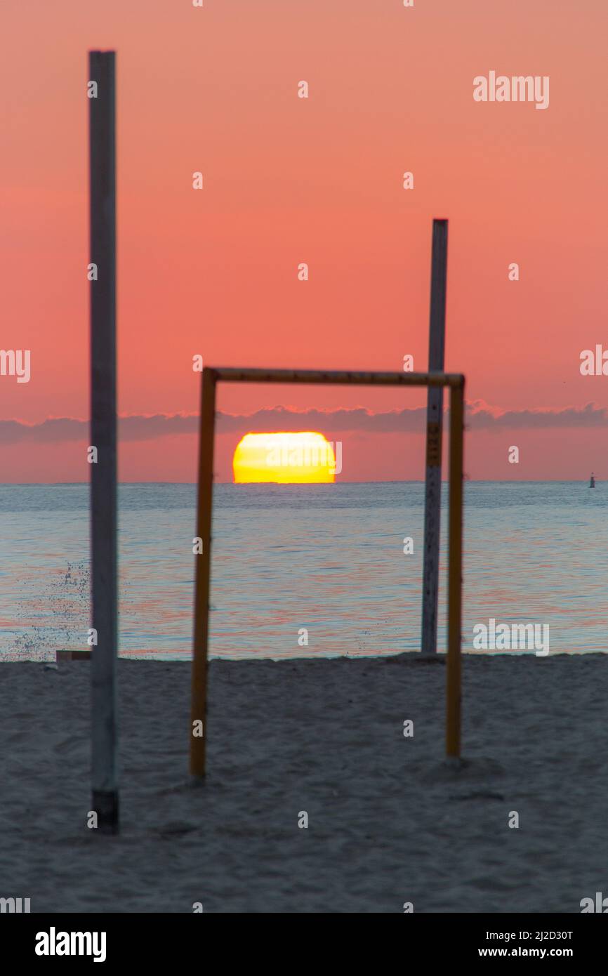 Sonnenaufgang am Strand von Copaba in Rio de Janeiro, Brasilien. Stockfoto