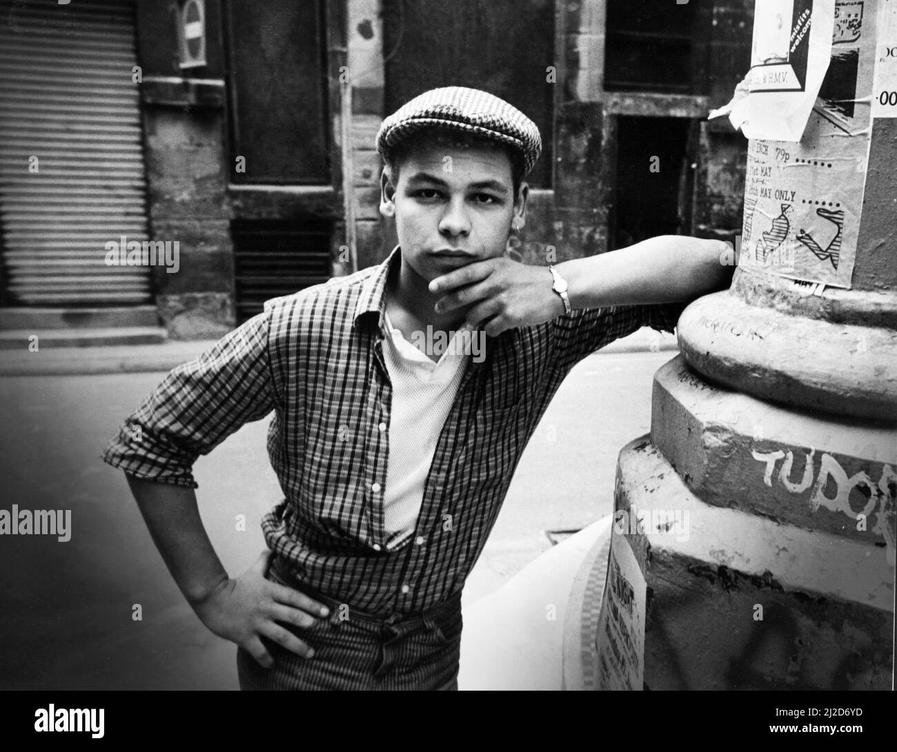 Craig Charles, Fernsehschauspieler und Komiker aus Liverpool, posiert in seiner Heimatstadt Liverpool. 14.. März 1985. Stockfoto