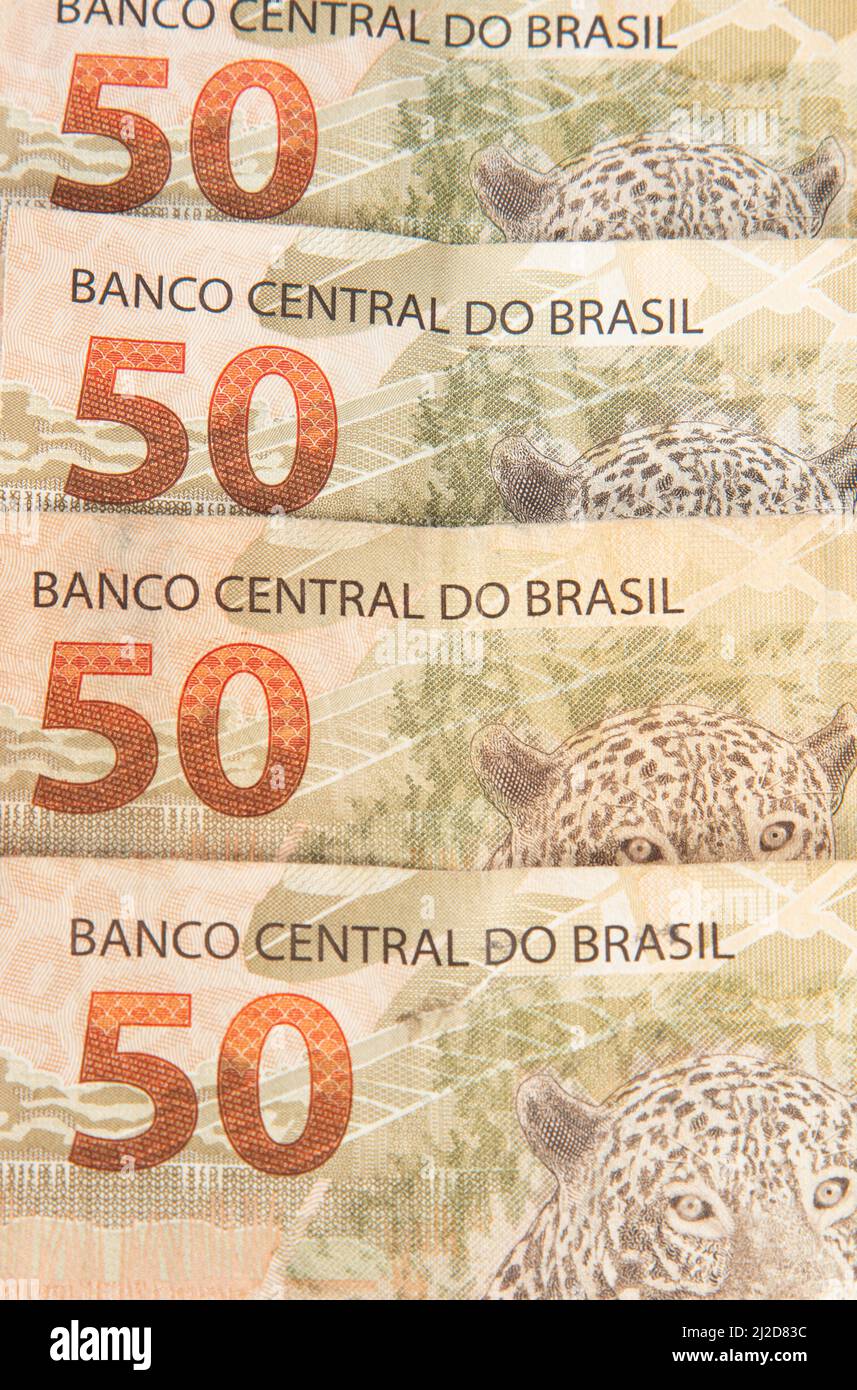 Brasilianisches Geld. 50-reais-Banknoten. Brasilianisches Finanzierungskonzept.. Stockfoto