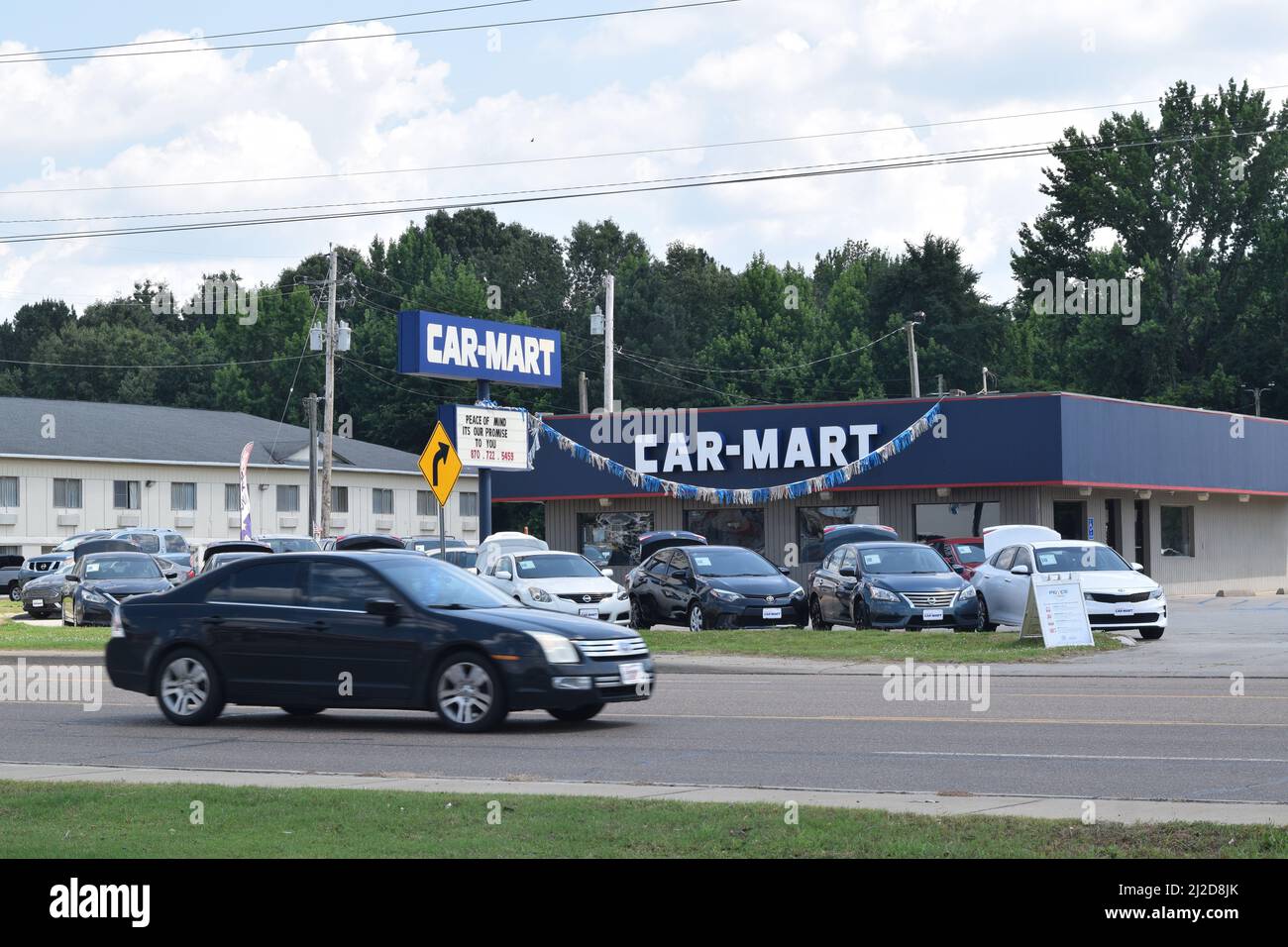 Hope Arkansas: Unternehmen entlang der Hervey Street; Car Mart Gebrauchtwagenhändler Stockfoto