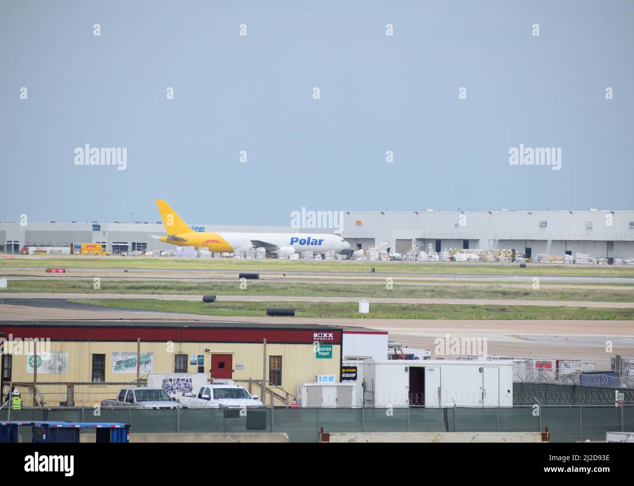 Dallas-Ft. Worth Airport: Ein geparktes Jet-Flugzeug von Polar Air Cargo am DFW Airport Stockfoto