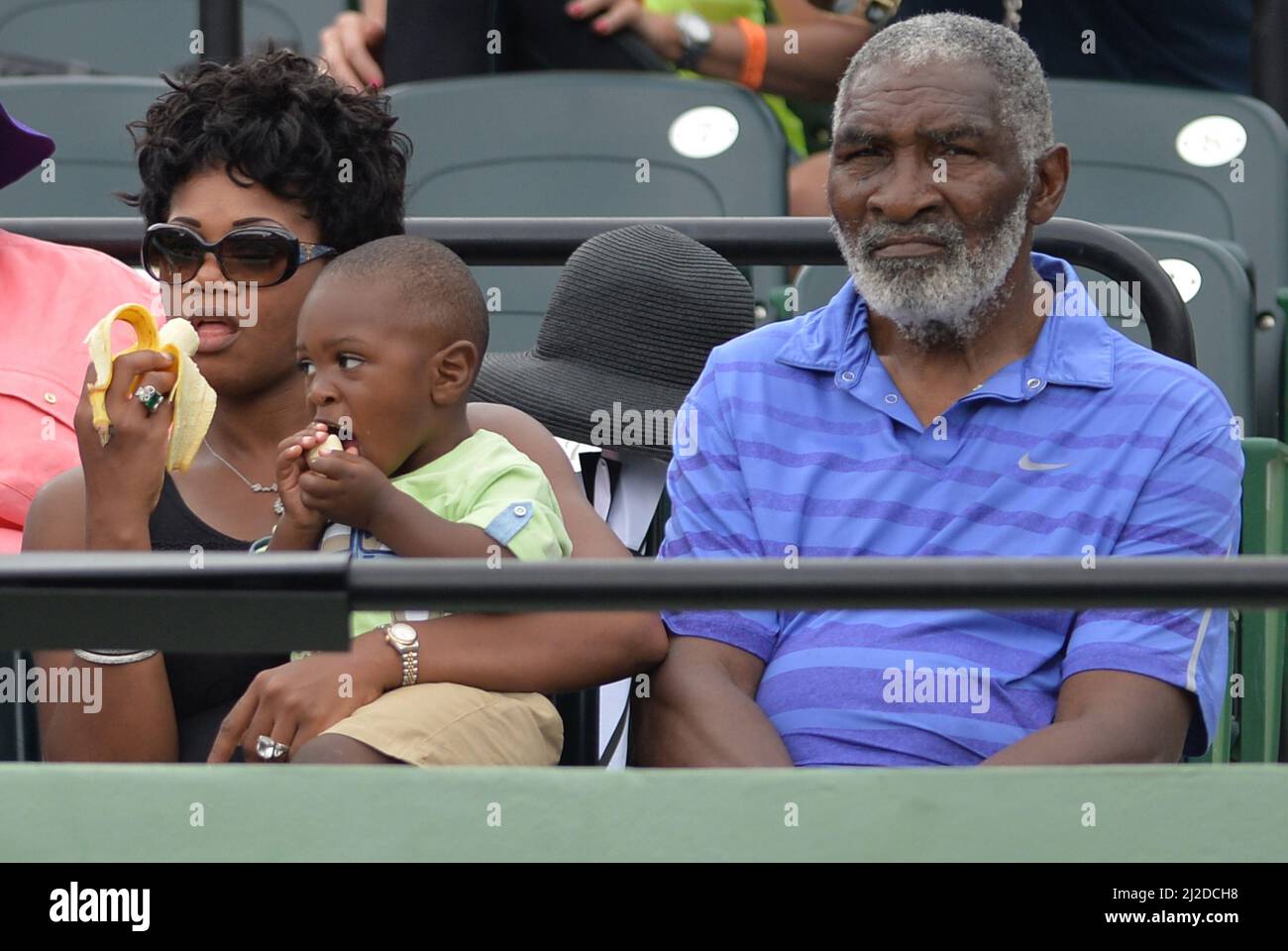 KEY BISCAYNE, FL - MÄRZ 21: Venus und Serena Williams sind große Schwestern eines neuen kleinen Bruders. Ihr Vater Richard Williams ist im Alter von 70 Jahren mit seiner 30-jährigen Frau Lakeisha Williams wieder Vater geworden, der Name des Babys ist Dylan Starr Richard Williams. Hier zu sehen, wie Serena Williams aus den USA am 21. März 2013 in Key Biscayne, Florida, während der Sony Open im Crandon Park Tennis Center den Italiener Flavia Pennetta besiegt. Personen: Richard Williams Lakeisha Williams Dylan Starr Richard Williams Kredit: Storms Media Group/Alamy Live News Stockfoto