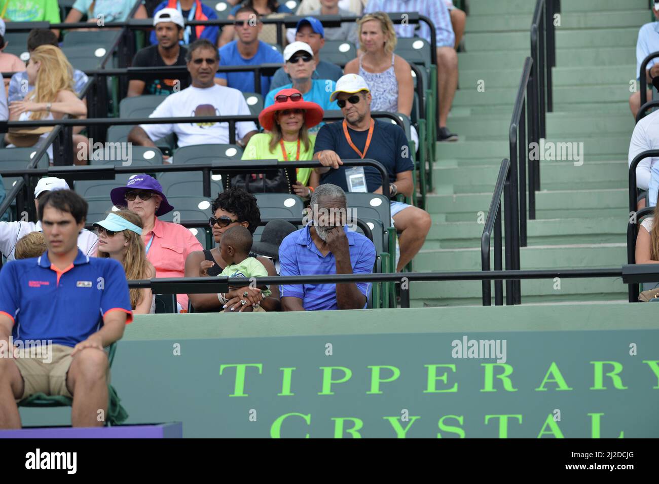 KEY BISCAYNE, FL - MÄRZ 21: Venus und Serena Williams sind große Schwestern eines neuen kleinen Bruders. Ihr Vater Richard Williams ist im Alter von 70 Jahren mit seiner 30-jährigen Frau Lakeisha Williams wieder Vater geworden, der Name des Babys ist Dylan Starr Richard Williams. Hier zu sehen, wie Serena Williams aus den USA am 21. März 2013 in Key Biscayne, Florida, während der Sony Open im Crandon Park Tennis Center den Italiener Flavia Pennetta besiegt. Personen: Richard Williams Lakeisha Williams Dylan Starr Richard Williams Kredit: Storms Media Group/Alamy Live News Stockfoto