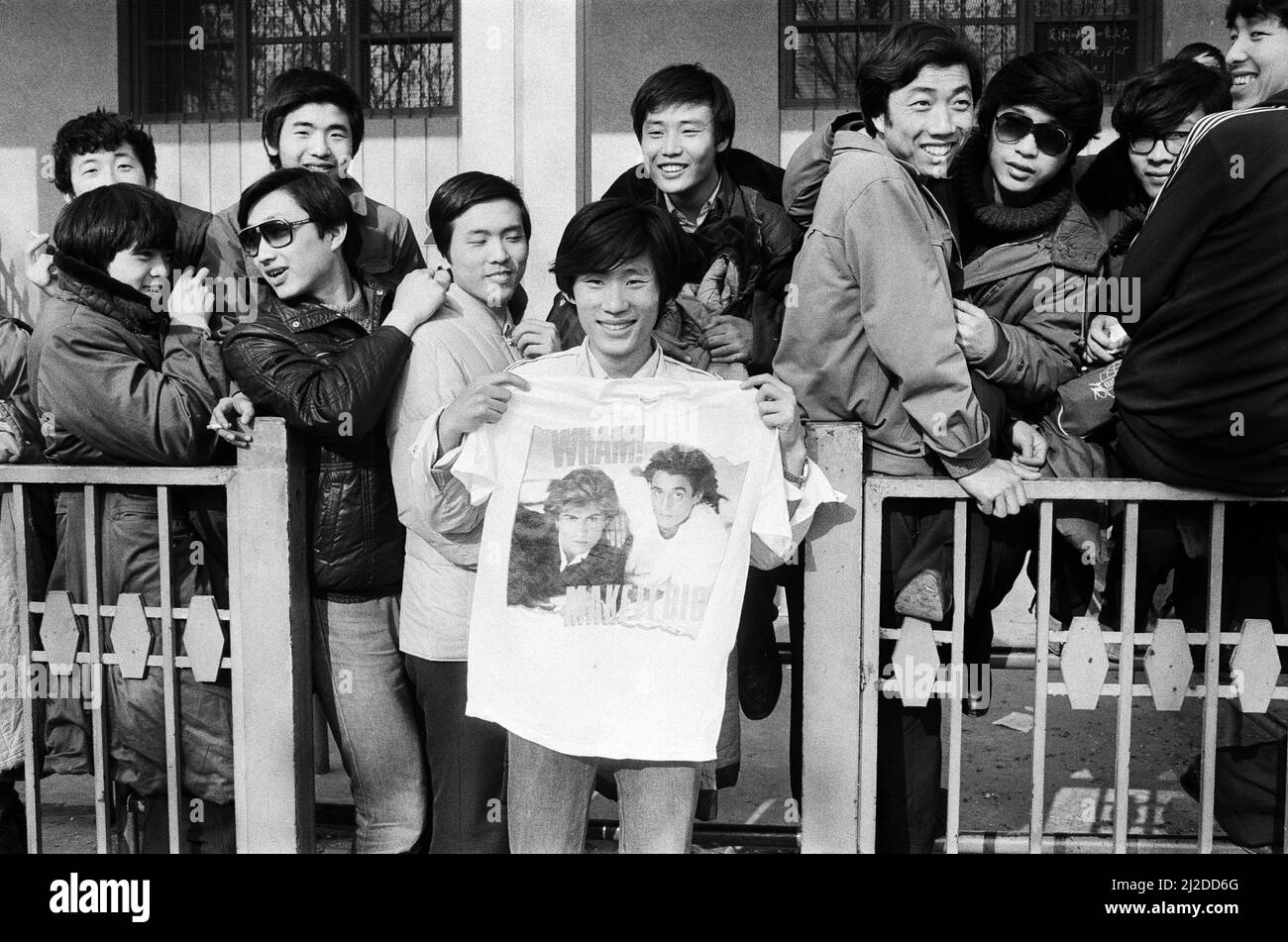 Fans von Wham!, abgebildet während der Wham! 10-tägiger Besuch in China, 1985. April. Stockfoto