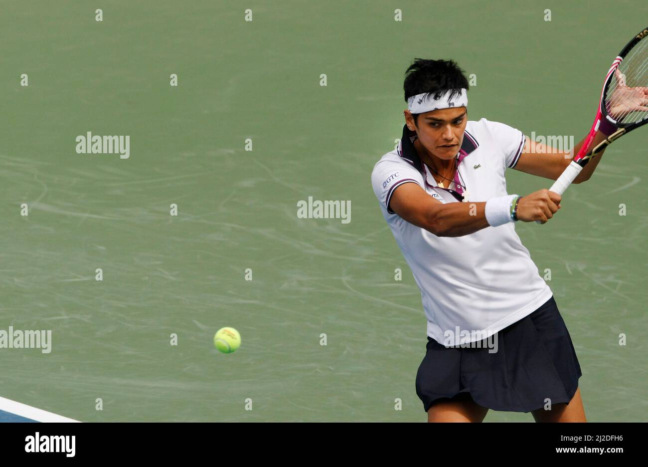 Sep 20, 2011-Seoul, Südkorea-Eleni Daniilidou aus Griechenland, kehrt zu so-jung Kim aus Korea zurück (kein Bild), an einem einzigen Spieltag zuerst beim Hansol Korea Open Tennis auf dem Tennisplatz des Olympischen Parks im Osten von Seoul am 20. Sep 2011, Südkorea. Eleni Daniilidou gewann in den Jahren 4-6, 6-2, 7-5. Stockfoto