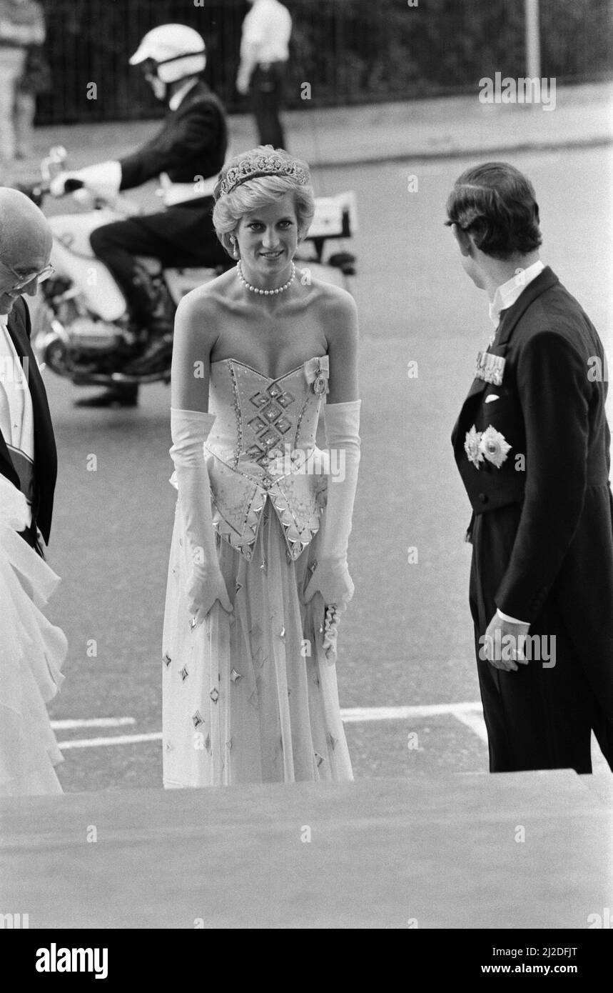 Ihre Königliche Hoheit Prinzessin Diana, die Prinzessin von Wales, und ihre Hoheit Prinz Charles, der Prinz von Wales, treffen am Donnerstag, den 3. Juli 1986, zu dem Bankett ein, das der Präsident der Bundesrepublik Deutschland, Dr. Richard von Weizsäcker, Zu Ehren der britischen Königin Elizabeth II. Aufgenommen am 3.. Juli 1986 Stockfoto