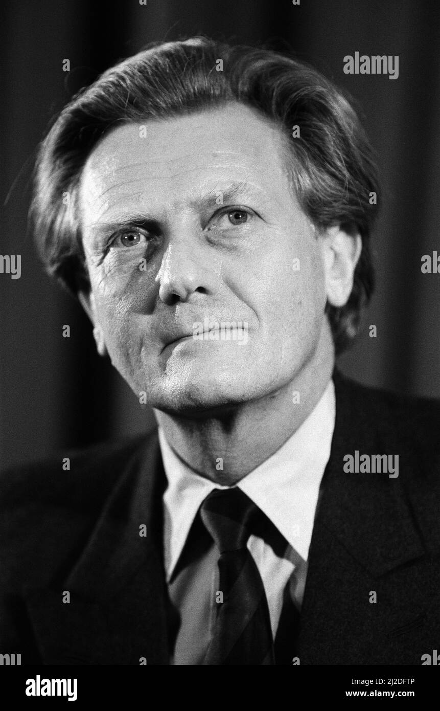 Michael Heseltine, der nach seinem Rücktritt als Verteidigungsminister eine Pressekonferenz hielt. Er trat wegen der Westland-Affäre zurück. Januar 1986. Stockfoto