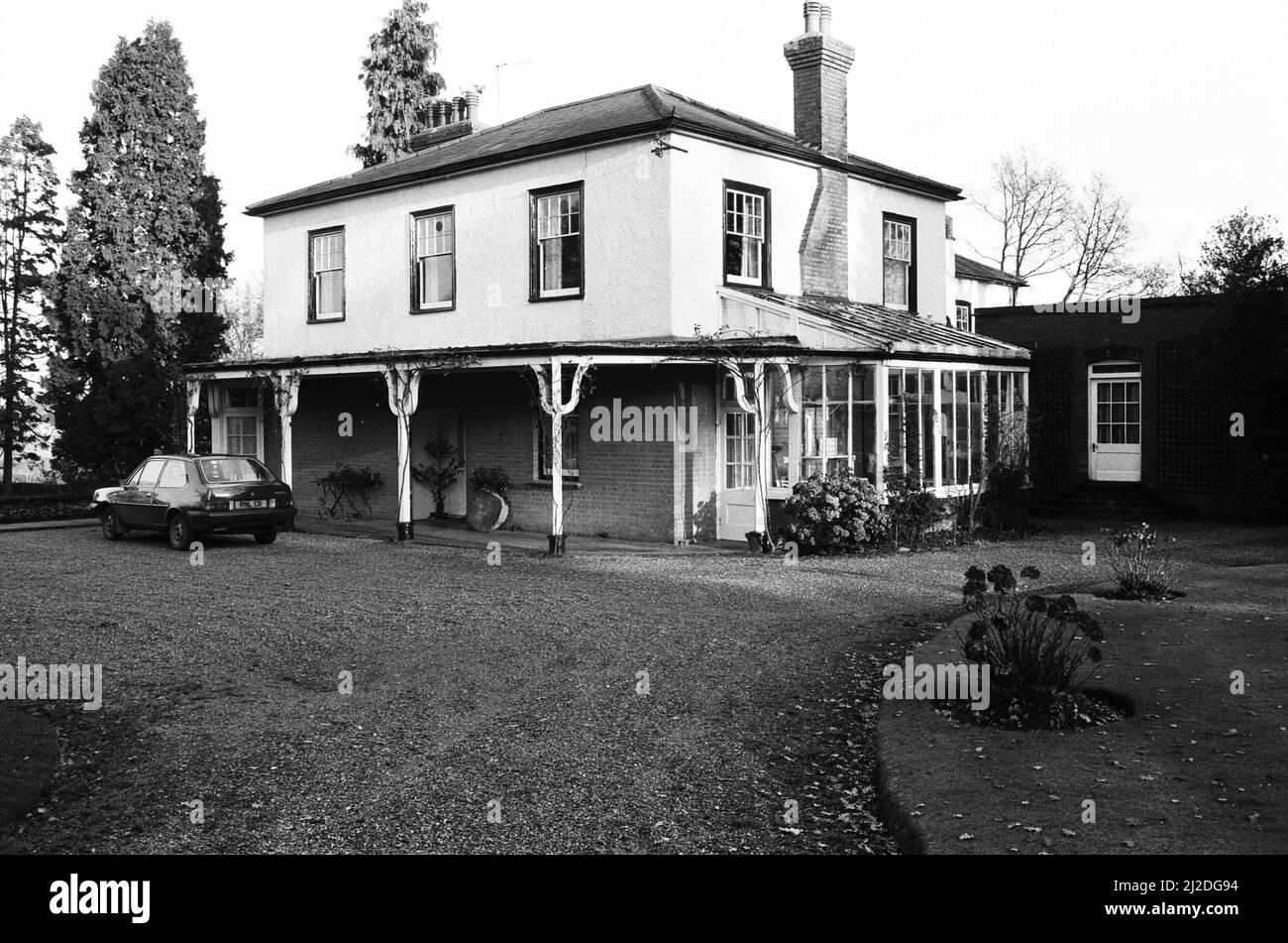 Der Rat von Enfield hat zugestimmt, dieses ratshaus, das Parkside House in Hadley Wood, im Rahmen des Kaufrechts der Regierung zu verkaufen. Es geht - für eine Viertel Million Pfund, abzüglich der üblichen £20.000 Rabatt - an einen ehemaligen GLC-Landagenten. 16.. Dezember 1986. Stockfoto