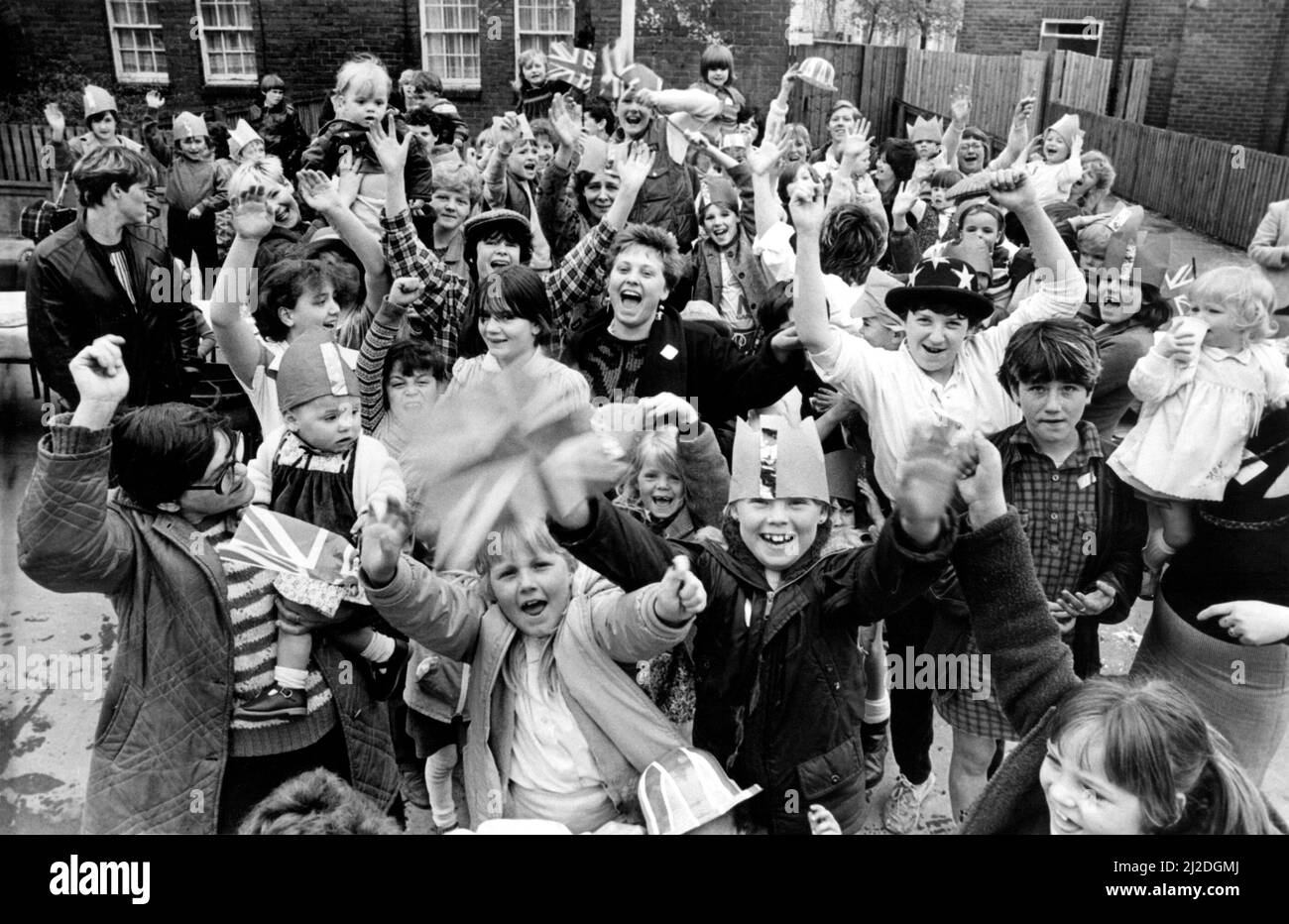 Zweiter Weltkrieg - Zweiter Weltkrieg - die Cowgate Credit Union organisierte diese Feierlichkeiten in und um Greenhill View, um des 40.. Jahrestages des VE Day 9.. Mai 1985 zu gedenken Stockfoto