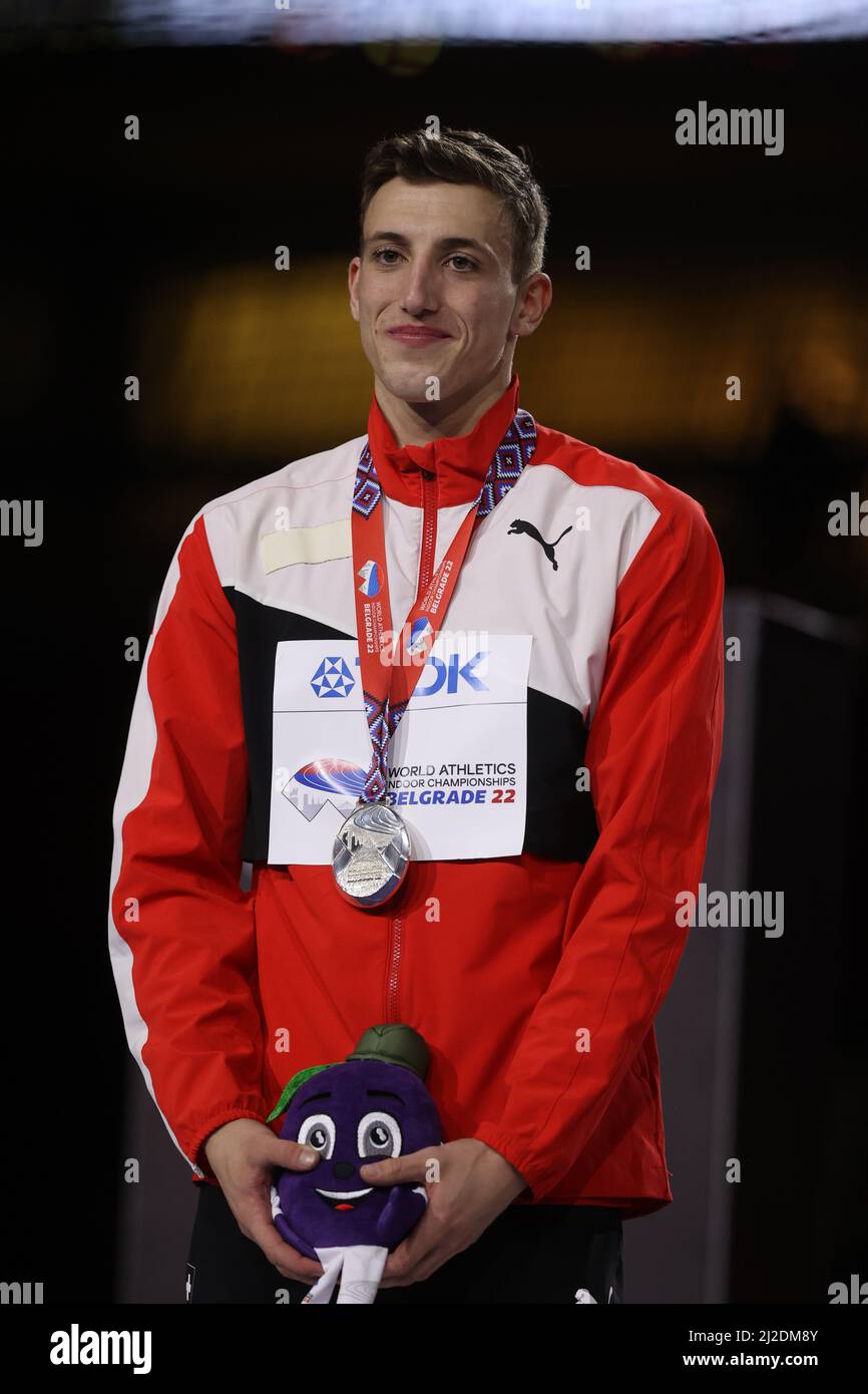Simon Ehammer (SUI) posiert mit Silbermedaille nach dem zweiten Platz im Heptathlon während der Leichtathletik-Hallenweltmeisterschaften, Samstag, 19. März, Stockfoto