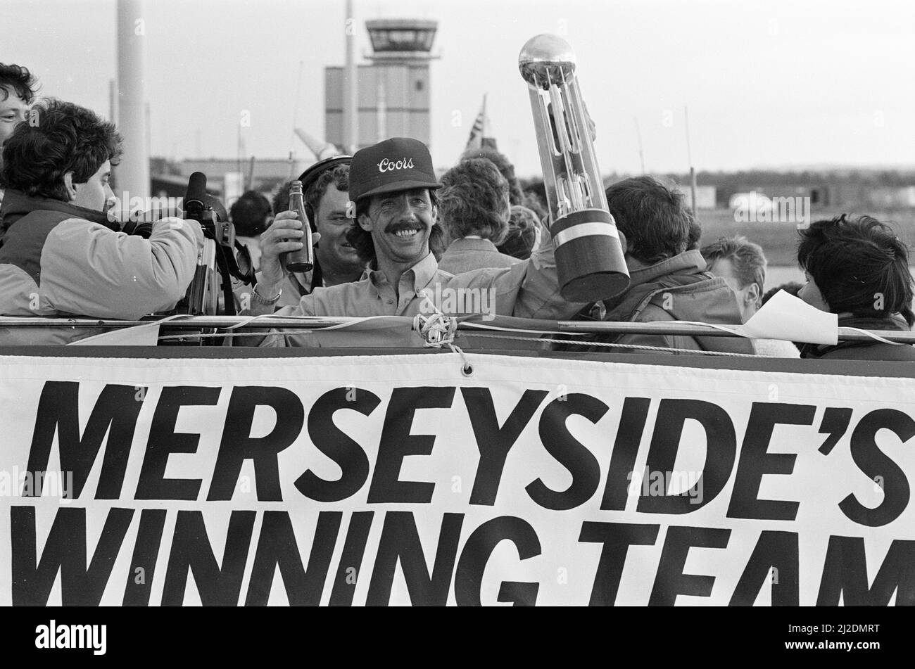 Liverpool FC, Homecoming Victory Parade nach dem Gewinn des FA Cup und dem Abschluss eines Liga- und Pokaldoppel, Sonntag, 11.. Mai 1986. Mark Lawrenson Stockfoto