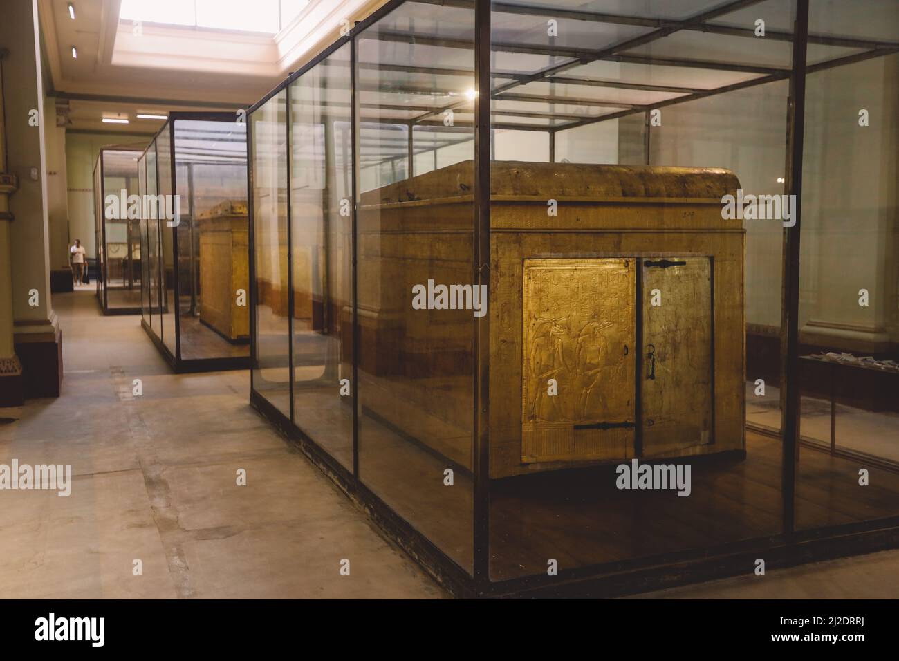 Ein äußerer goldener Schrein des ägyptischen pharao Tutanchamun Grabkammer im Ägyptischen Museum in Kairo, Ägypten Stockfoto