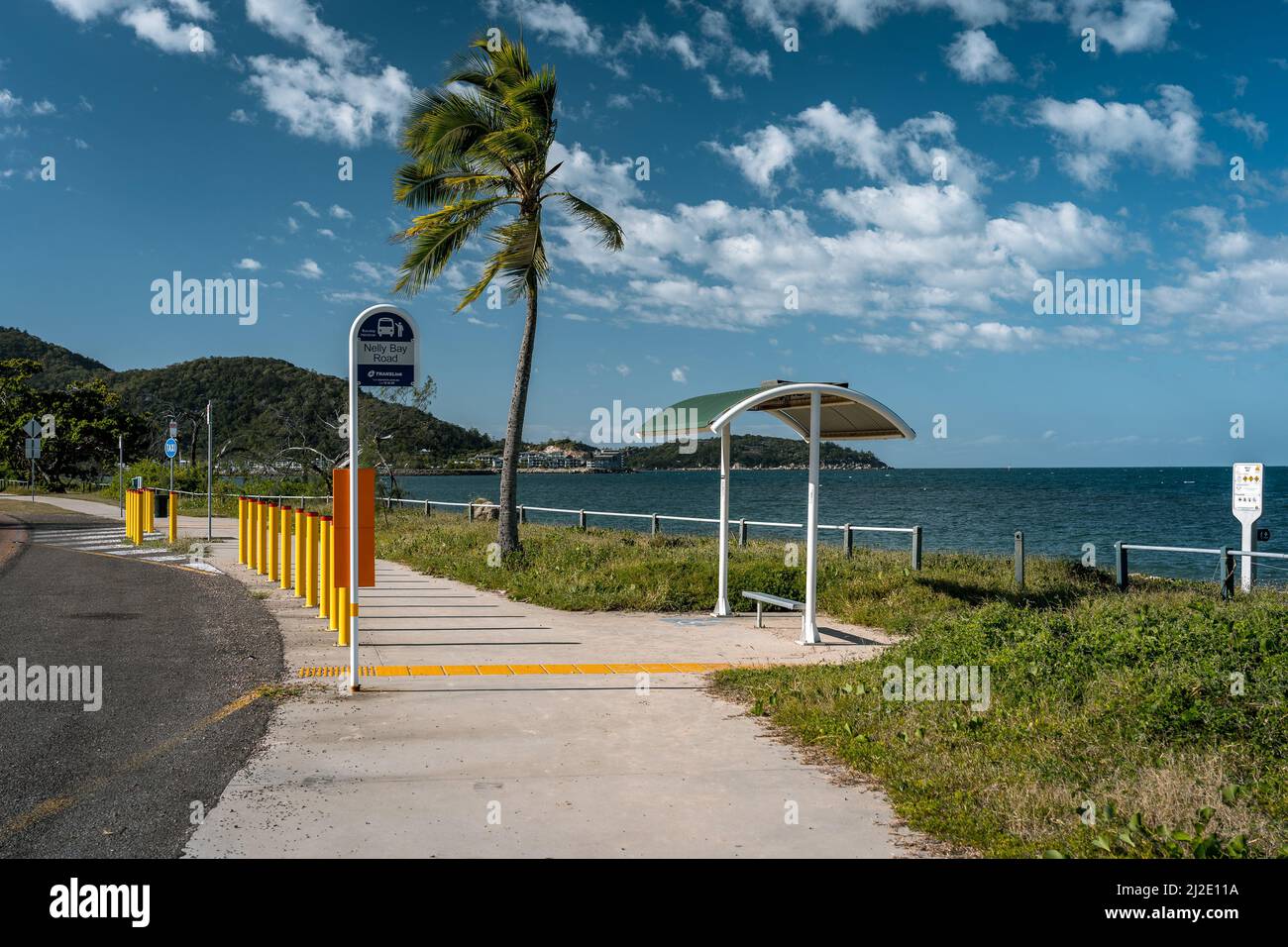 Magnetic Island, Queensland, Australien - Bushaltestelle an der Küste der Insel Stockfoto