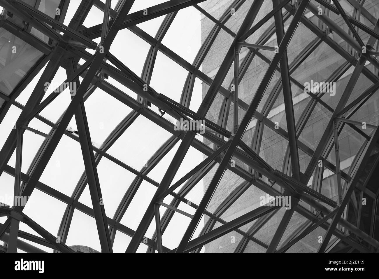 Die bauliche Fensterverglasung am Chicagoer Bahnhof Ogilvie. Stockfoto