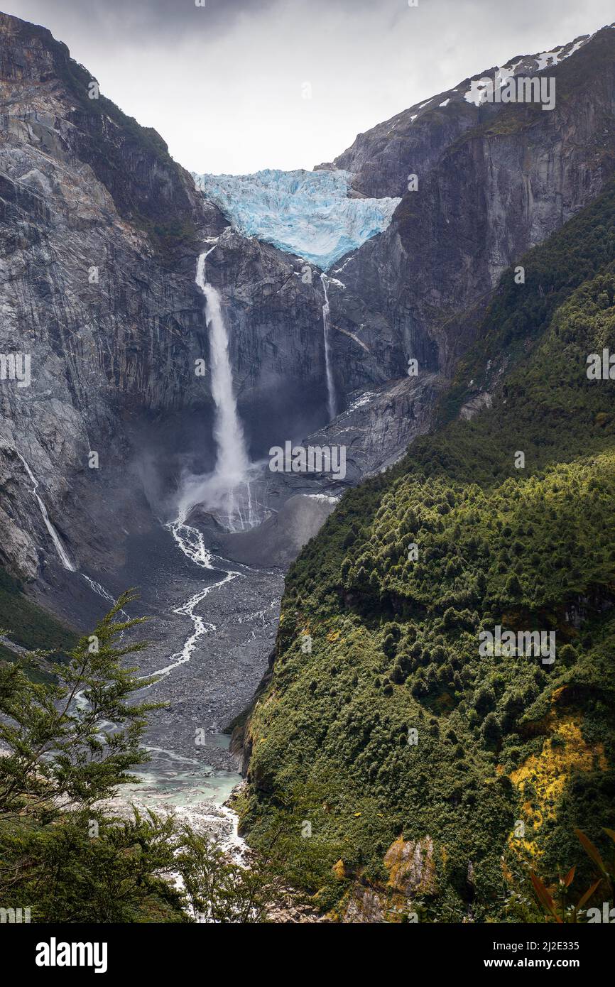 Chile 29-01-2020, der hängende Gletscher, oder Ventisquero Colgante, im Queulat-Nationalpark in Patagonien entlang der Carretera Austral. Stockfoto
