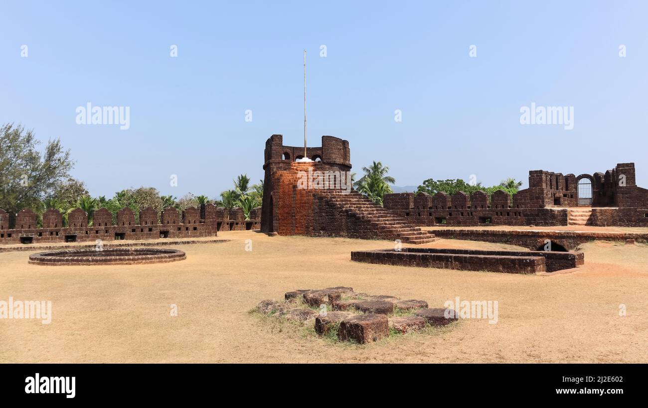 Blick von oben auf das Fort Mirjan, Uttara Kannada, Karnataka, Indien Stockfoto