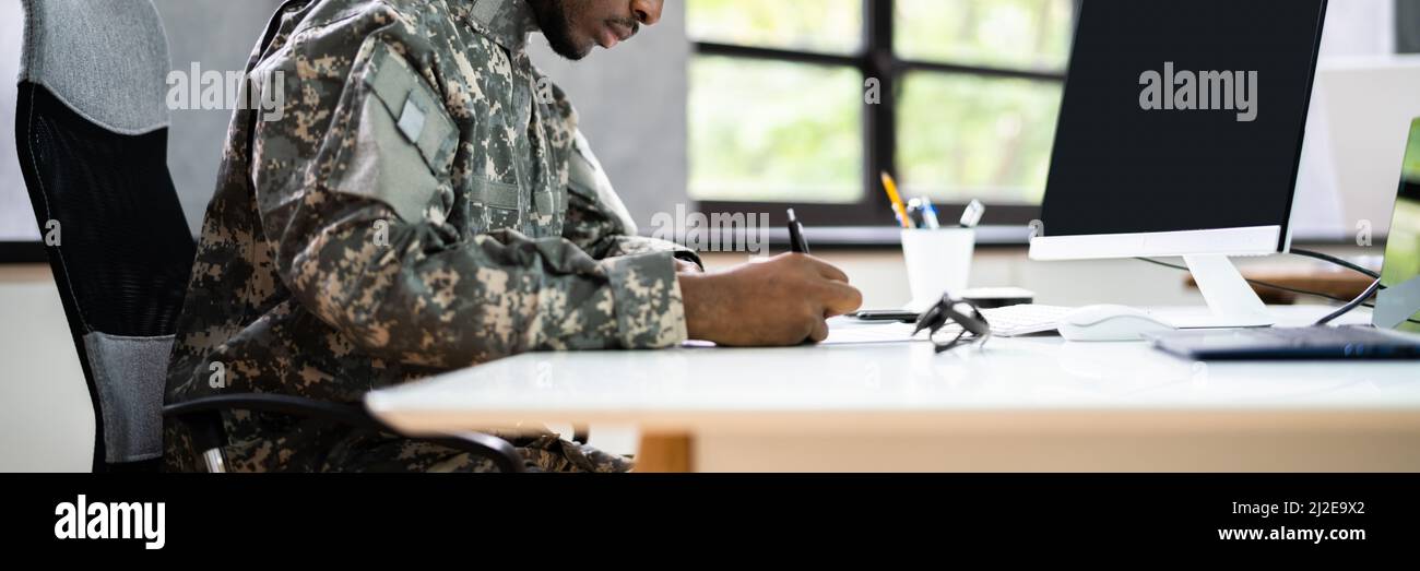 Veteran African Man Person Bildung. Soldat Der Armee Stockfoto