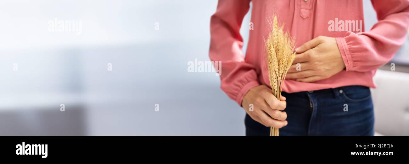 Zöliakie Und Gluten-Intoleranz. Frauen Mit Stachelett Aus Weizen Stockfoto