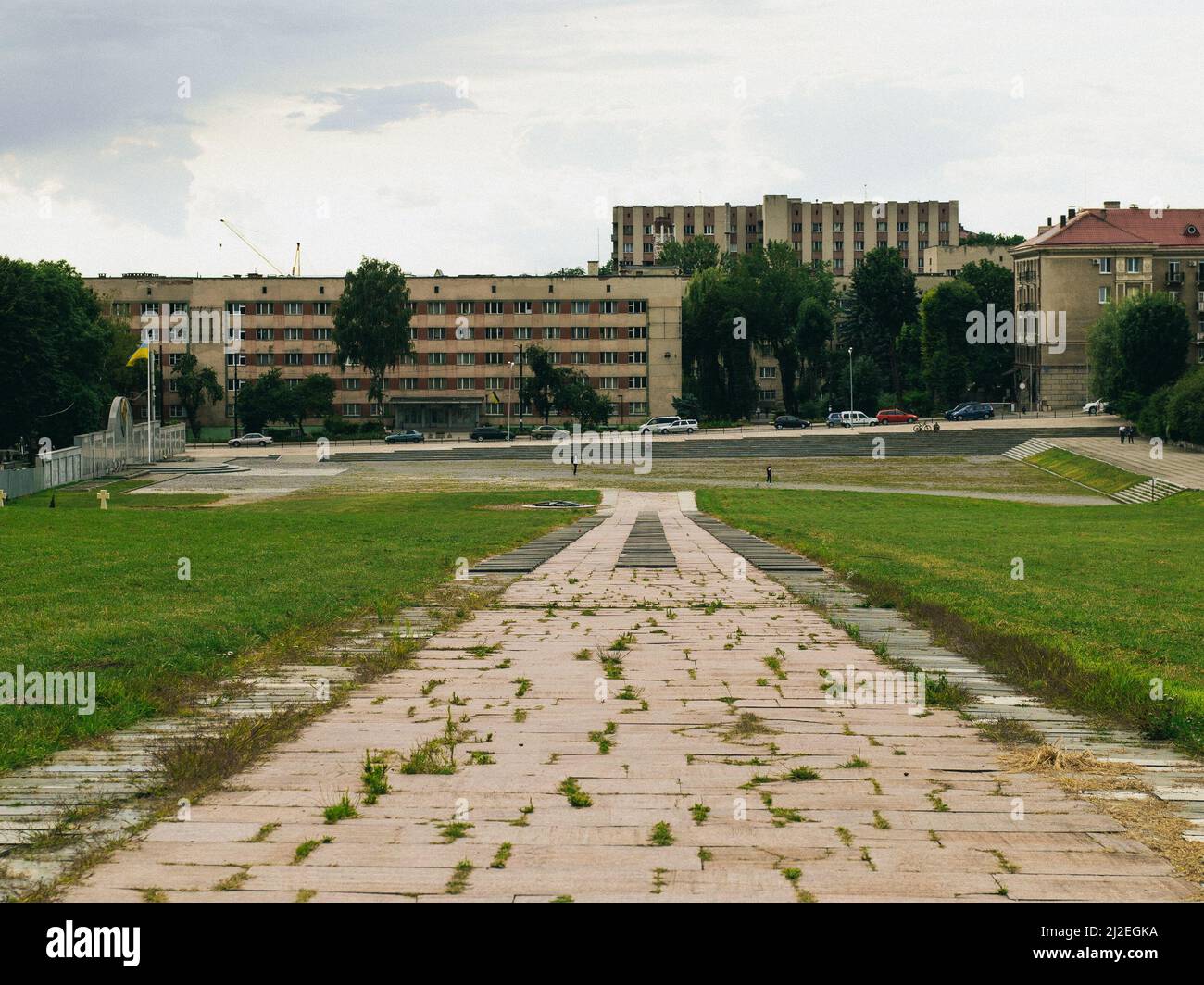 Mars-Felddenkmal für sowjetische Soldaten in Lemberg oder Lemberg, Ukraine in der Innenstadt, vom Gehweg aus betrachtet. Foto des Denkmals neben dem Lychakiv Friedhof i Stockfoto