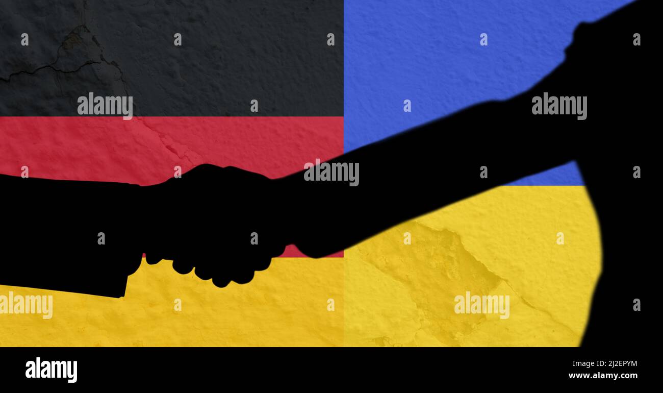 Silhouette von zwei Männern, die sich die Hände gegen den Hintergrund der Ukraine und der deutschen Flagge schüttelten Stockfoto Silhouette von zwei Männern, die sich die Hände gegen den Hintergrund der Ukraine und der deutschen Flagge schüttelten Stockfoto