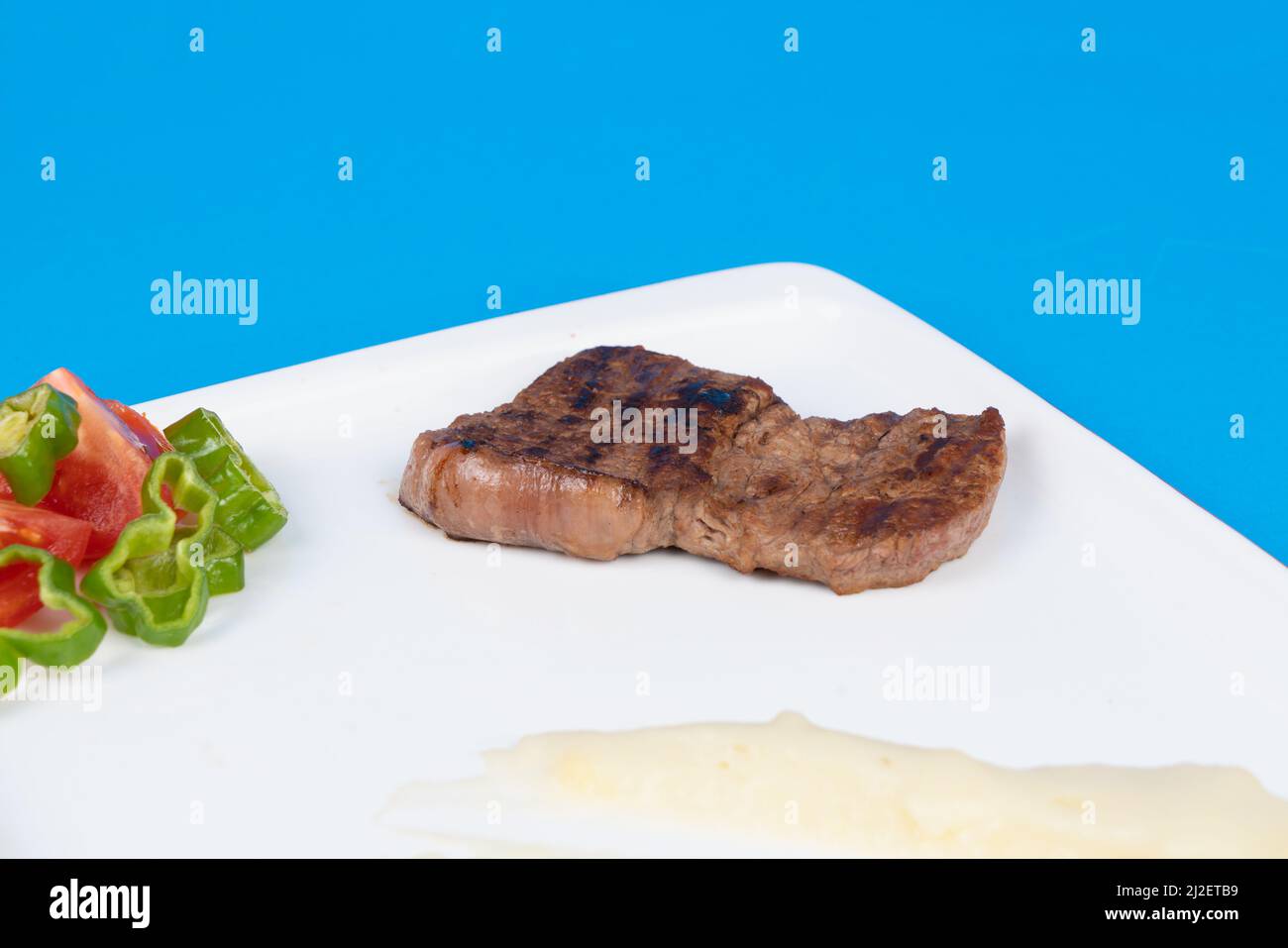 Bild von gegrilltem Fleischgericht. Stockfoto