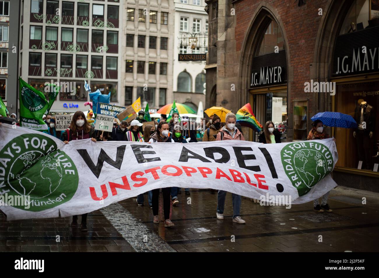 Am 1.. April 2022 versammelten sich rund 65 Teilnehmer in München, um unter anderem für den Schutz von Luetzerath und die Erreichung des 1,5-Grad-Ziels zu demonstrieren. (Foto von Alexander Pohl/Sipa USA) Stockfoto