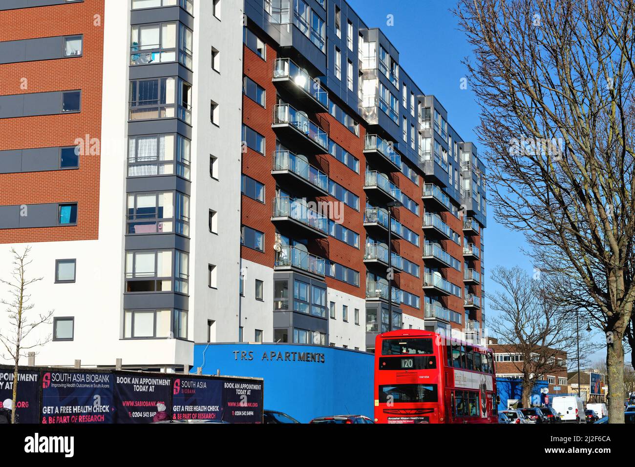 Die modernen TRS Apartments im Green Southall West London England Stockfoto