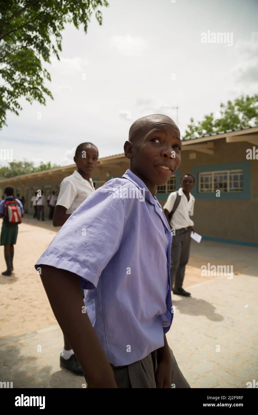 Männlicher afrikanischer Grundschüler in der Region Oshana, Namibia, Südafrika. Stockfoto