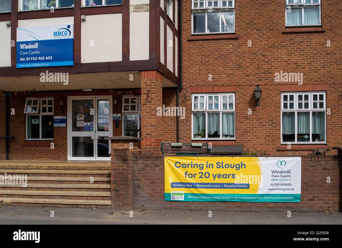 Slough, berkshire, Großbritannien. 1.. April 2022. Ein Pfleheim in Slough. Einige Pflegeheime sind besorgt darüber, dass ab heute Lateral Flow Tests nicht mehr kostenlos von der Regierung in England zur Verfügung gestellt werden. Dies bedeutet, dass Besucher von Pflegeheimen für sie bezahlen müssen, was, wenn sie dies nicht tun, die älteren und schutzbedürftigen Bewohner dem Risiko aussorgen könnte, positiv auf Covid-19 zu testen. Quelle: Maureen McLean/Alamy Live News Stockfoto