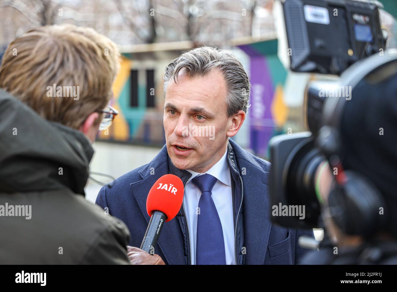 2022-04-01 11:25:01 vor dem wöchentlichen Ministerrat spricht der Minister für Infrastruktur und Wasserwirtschaft Mark Harbers vor der Presse auf dem Binnenhof. ANP / Dutch Height / Sandra Uittenbogaart niederlande Out - belgien Out Stockfoto