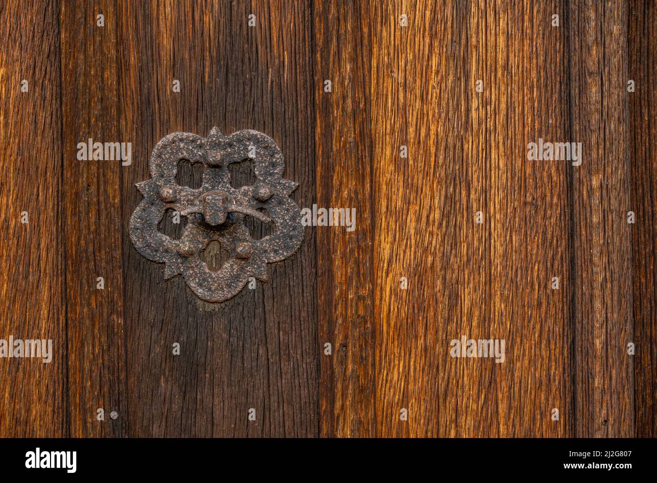 Detail des alten Türgriffs an der Tür der Margaretenkirche Margaretingessex Stockfoto