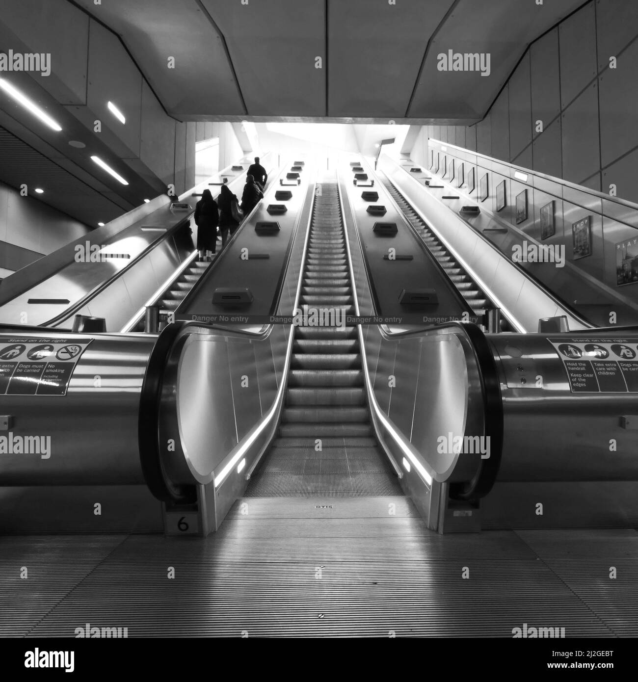 Neu eröffnete Battersea Power Sation U-Bahnstation, auch bekannt als U-Bahnstation, monochrome. London. Stockfoto