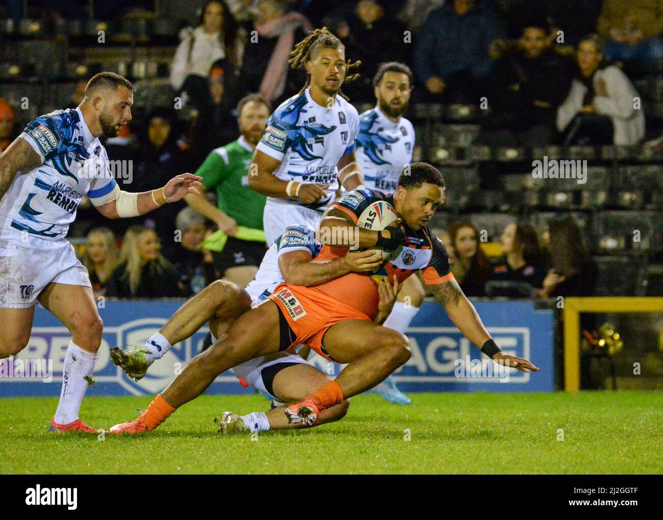 Castleford, Großbritannien. 1. April 2022. Betfred Super League-Spiel zwischen Castleford Tigers und Toulouse Olympique XIII bei der Mend-A-Hose-Jungle, Castleford, West Yorkshire, Großbritannien am 1.. April 2022 Credit: Craig Cresswell/Alamy Live News Stockfoto