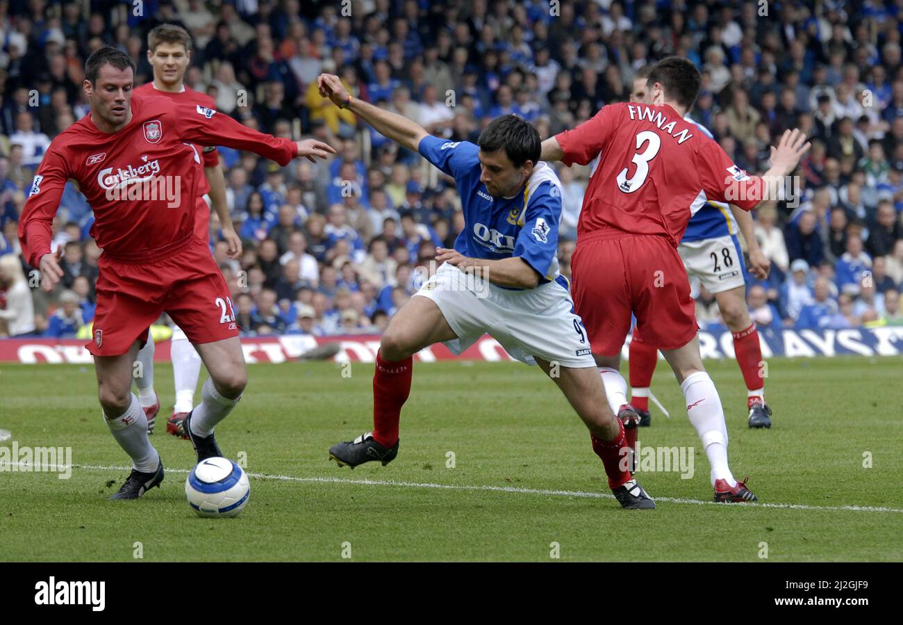 PORTSMOUTH V LIVERPOOL JAMIE CARRAGHER LÖST AUS SVETOSLAV TODOROV PIC MIKE WALKER, 2006 Stockfoto