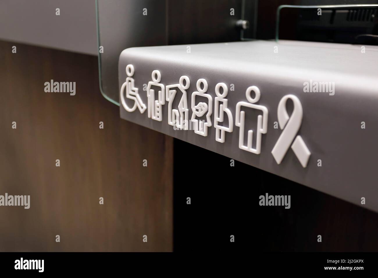 Schild mit Symbolen für bevorzugten oder bevorzugten Service - selektiver Fokus Stockfoto