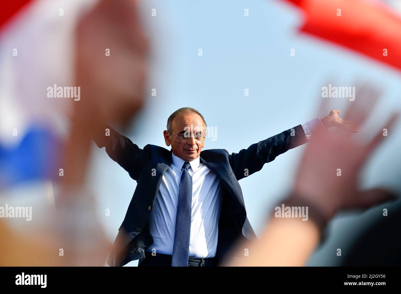PARIS, FRANKREICH - 27. MÄRZ 2022: Eric Zemmour (Präsident der Partei „Reconquete“) während seiner Wahlkampfveranstaltung auf dem Trocadero-Platz Stockfoto