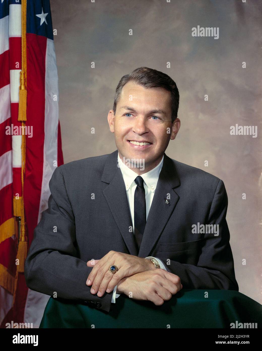 Astronaut Elliot See. Er sollte einer der Besatzungsmitglieder von Gemini 9 gewesen sein, aber er wurde zusammen mit seinem Mitbesatzungsmitglied Charles Bassett in einem Luftfahrt-Akident getötet. Ihre Plätze wurden von der Backup-Crew von Eugene Cernan und Thomas Stafford eingenommen Stockfoto