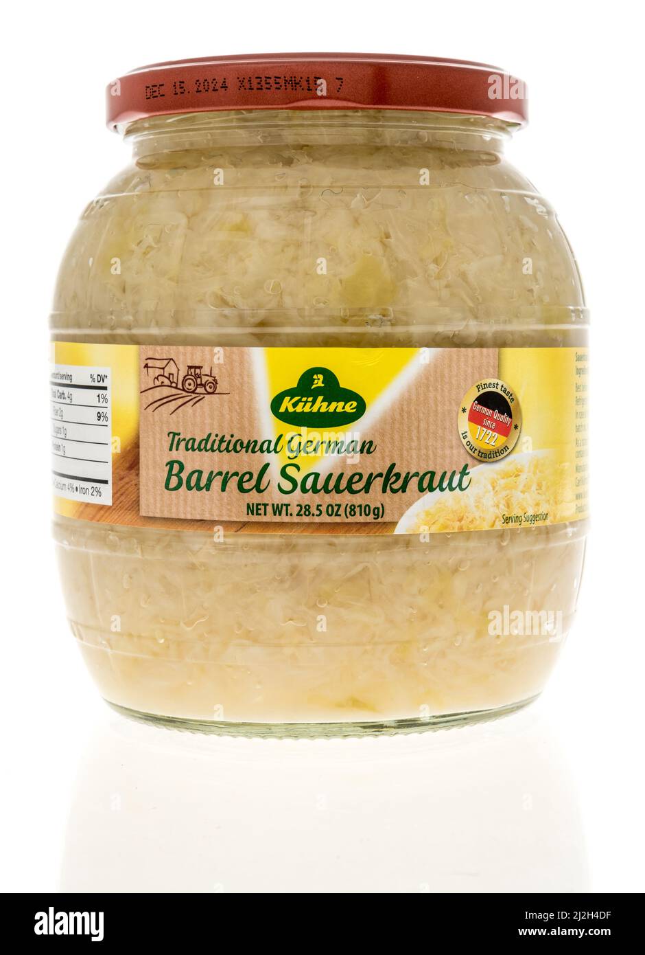 Winneconne, WI -1. April 2022: Ein Paket Kuehne Sauerkraut auf einem isolierten Hintergrund Stockfoto