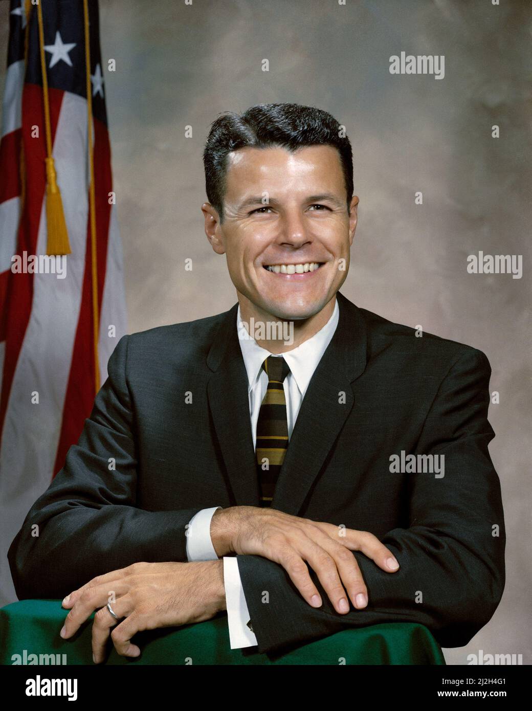 Astronaut Charles Bassett. Er sollte einer der Besatzung von Gemini 9 gewesen sein, aber er wurde zusammen mit seinem Mitbesatzungsmitglied Elliot See in einem Flugzeugsident getötet. Ihre Plätze wurden von der Backup-Crew von Eugene Cernan und Thomas Stafford eingenommen Stockfoto