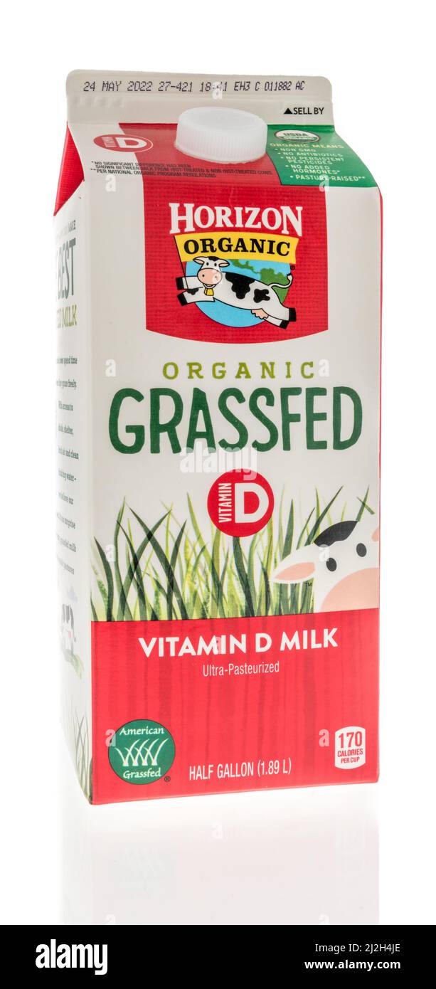 Winneconne, WI -1 April 2022: Ein Paket von Horizon Bio-Vitamin-d-Milch auf einem isolierten Hintergrund Stockfoto