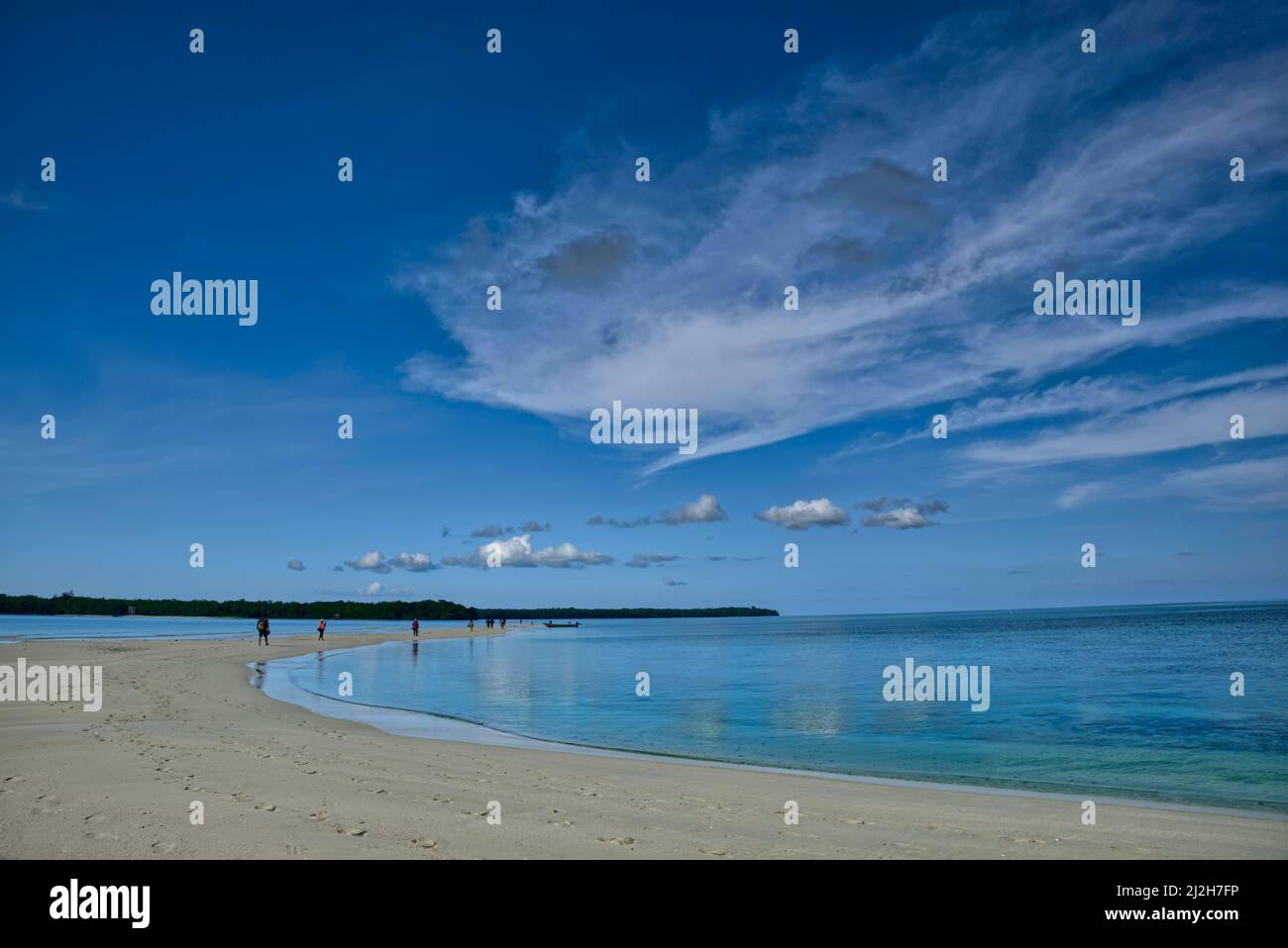 Der Strand von Ngurtafur ist auch ein muss, da Sie während der Zugsaison australische Pelikanvögel beobachten können, wenn Sie zur richtigen Zeit dort sind. Th Stockfoto