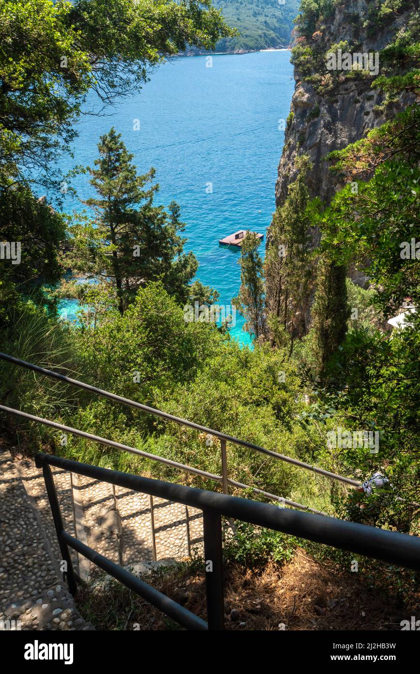 Griechenland, Insel Korfu, Paläokastrite, Stufen zum Meer Stockfoto