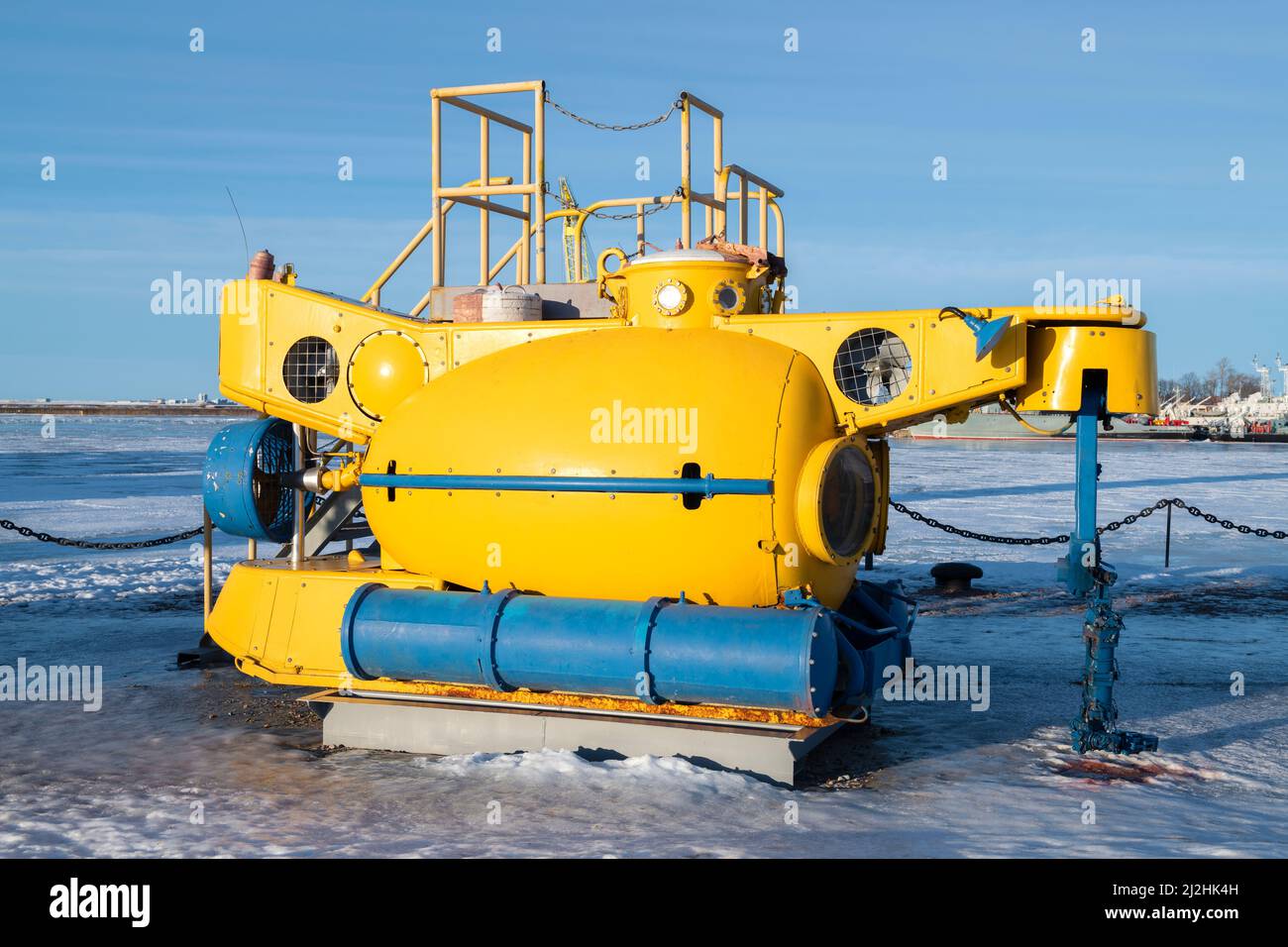 KRONSHTADT, RUSSLAND - 18. JANUAR 2022: Sowjetischer bemannter Unterwasserschwader Rif (1985) an einem sonnigen Wintertag. Patriot Park Stockfoto