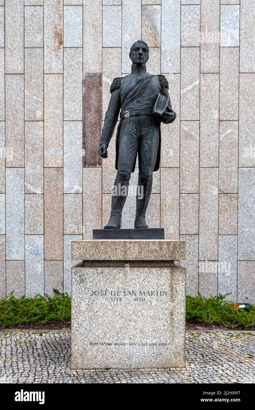 Statue des Generals Don Jose de San Martin, 1778-1850 Gründer der argentinischen Unabhängigkeit vor dem Ibero-Amerikanischen Institut, Potsdamer Str. 37, Berlin Stockfoto