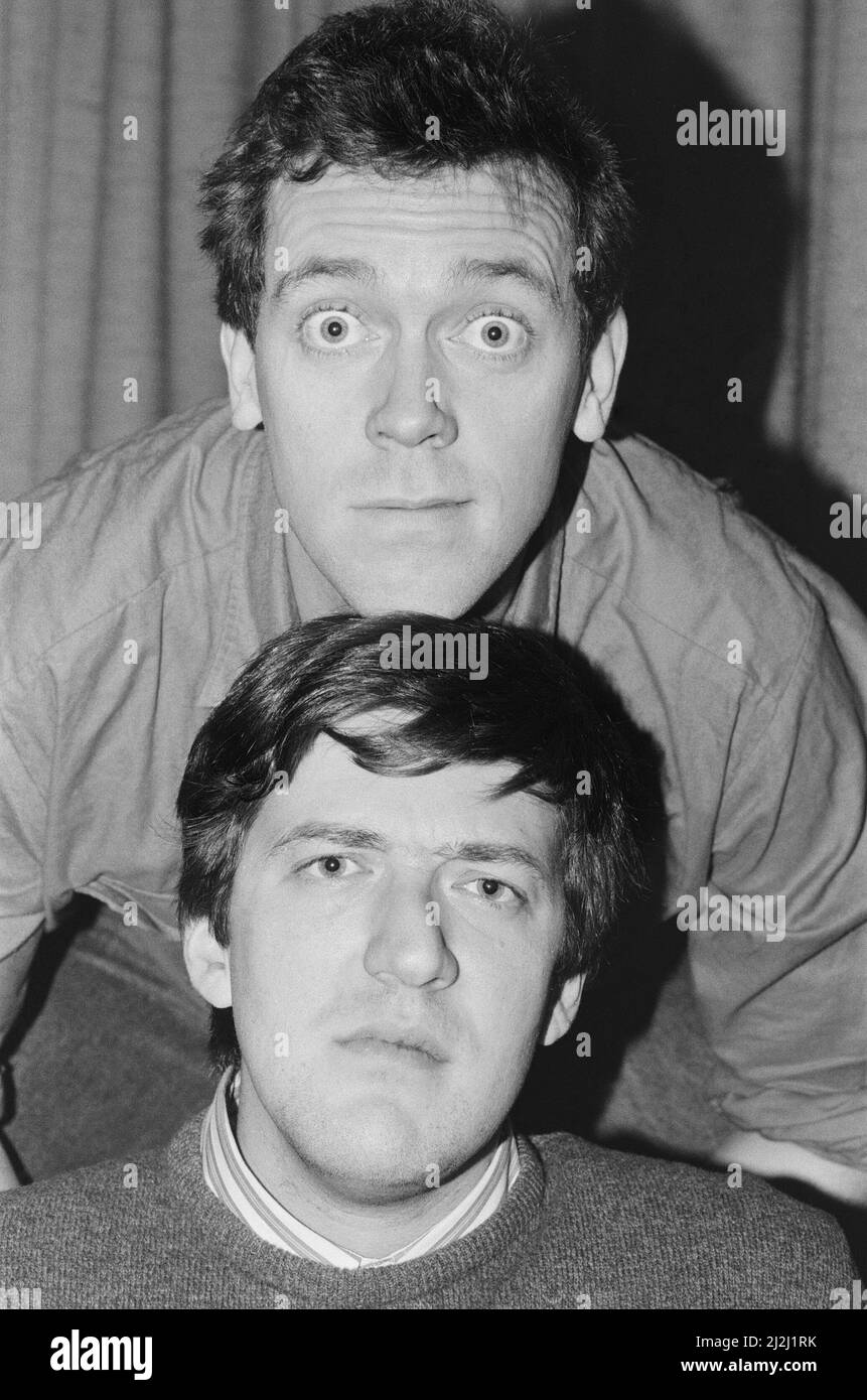 Das Bild zeigt Stephen Fry (Gesäß) und die riesige Laurie (oben). Fry und Laurie sind ein erfolgreicher englischer Comedy-Doppelakt, der hauptsächlich in den Jahren 1980s und 1990s aktiv war. Foto aufgenommen - 29.. Januar 1987 Stockfoto