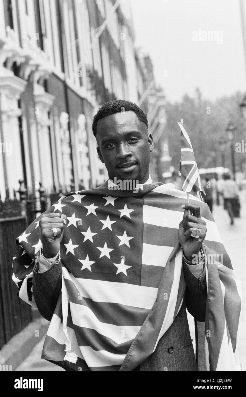 Nigel Benn wirbt für seinen nächsten Kampf mit dem Amerikaner Tim Williams, der in der Royal Albert Hall, London, stattfinden wird.Benn würde seinen Gegner in der zweiten Runde stoppen. 26. Mai 1988 Stockfoto