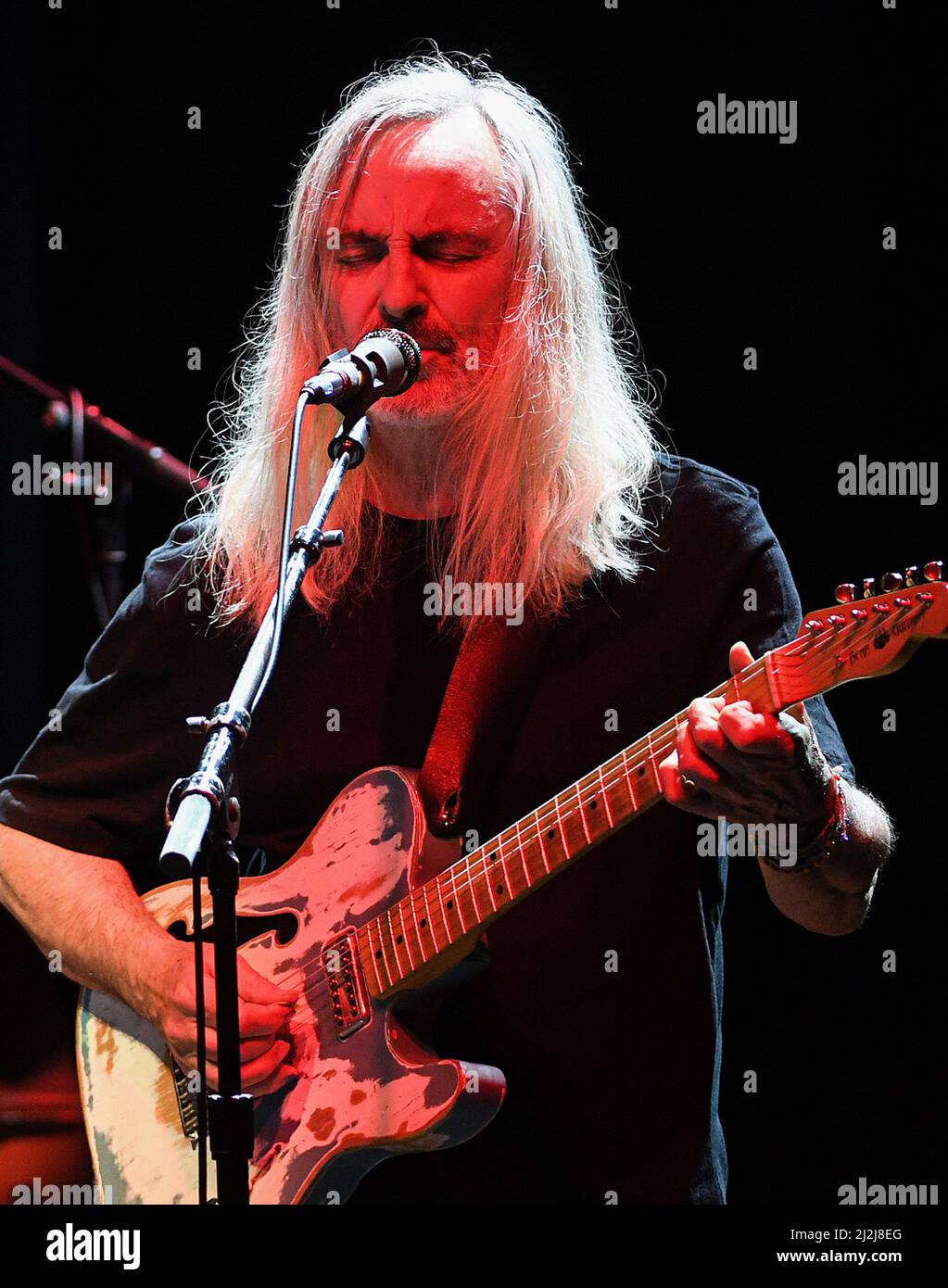 Orlando, Usa. 01. April 2022. Tom Toomey spielt live auf der Bühne mit den Zombies im Plaza Live Theater in Orlando. (Foto von Paul Hennessy/SOPA Images/Sipa USA) Quelle: SIPA USA/Alamy Live News Stockfoto