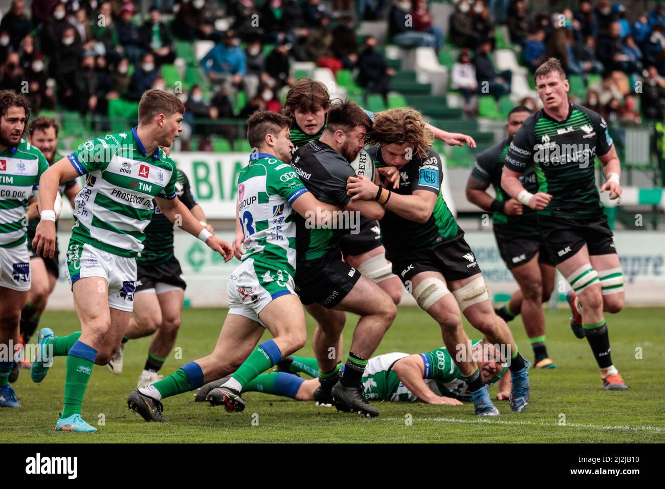 Cormac Foley (Connacht Rugby), Cian Prendergast (Connacht Rugby) und Joaquin Riera (Benetton Rugby) während des Spiels von Benetton Rugby gegen Connacht Rugby, United Rugby Championship in Treviso, Italien, April 02 2022 Stockfoto