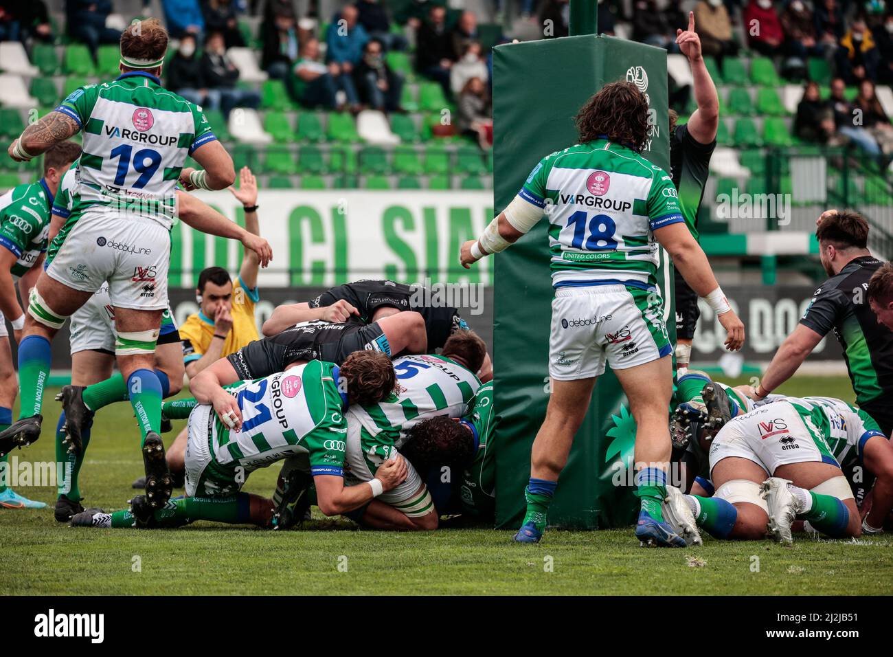 Monigo Stadium, Treviso, Italien, 02. April 2022, Michael Ala'Alatoa hat einen Versuch während des Spiels von Benetton Rugby gegen Connacht Rugby - United Rugby Championship gemacht Stockfoto