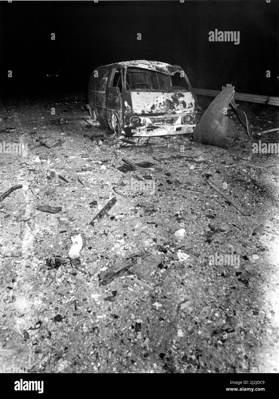 Die Flugkatastrophe von Lockerbie, die sich am 21.. Dezember 1988 ereignete. Beteiligt war die Pam Boeing 747-121, Clipper Maid of the Seas. Eine Szene der Verwüstung in und um Lockerbie. Die Schale eines ausgebrannten Transporters. 22/12/1988 Stockfoto